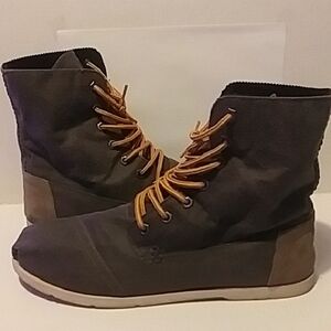 TOMS Men's Grey Canvas High Top Chukka Boots with Orange Laces